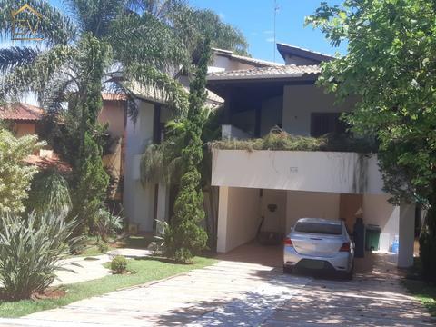 Casa à venda e para locação na Granja Viana, com 5 suítes, com 697 m², Euroville