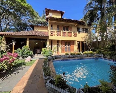 Casa à venda no Cond. São Paulo 2, Granja Viana, com 4 quartos (1 suíte), com 342.87 m²