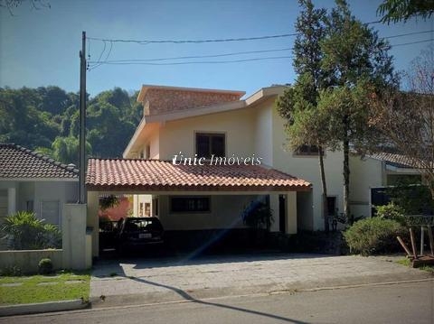 Casa à venda com 408 m², 4 dormitórios, 6 vagas. Granja Viana, Cotia