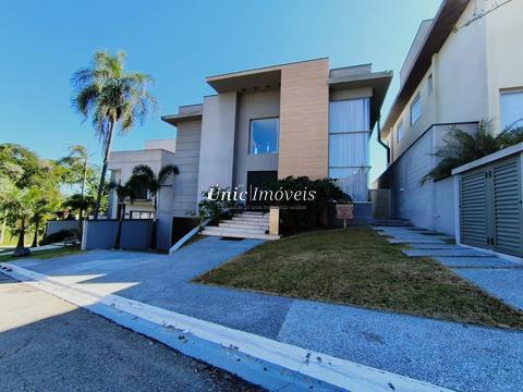 Casa de alto padrão à venda na Granja Viana, com 3 suítes, com 560 m², Cond. São Paulo 2