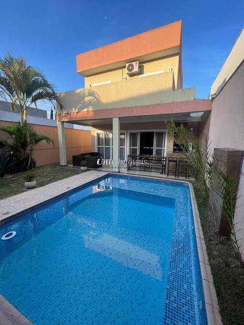 Casa à venda em Cotia, Granja Viana, com 3 suítes, com 192 m², Terras de São Fernando