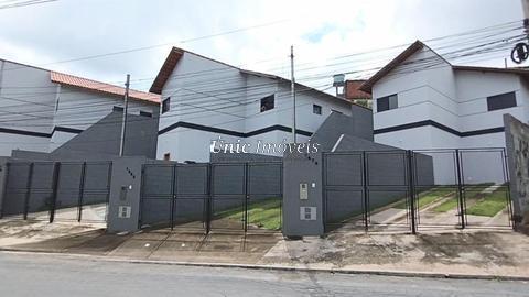Casa à venda em Cotia próximo a Raposo Tavares, 55 m² com 2 quartos, 4 vagas