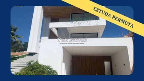 Casa nova mobiliada à venda com 380,00 m², 4 suítes, 4 vagas. São Paulo II, Granja Viana, Cotia
