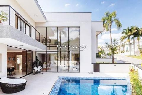 Casa moderna à venda na Granja Viana com 4 suítes, piscina, 480 m². Cond. São Paulo 2