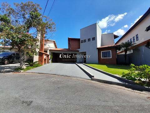 Casa à venda em Cotia, Granja Viana, com 3 suítes, com 200 m², São Paulo II