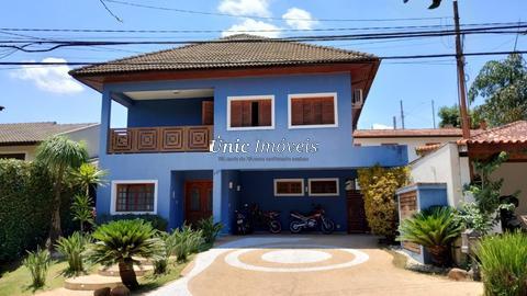 Casa à venda na Granja Viana, com 3 suítes, com 335 m², São Paulo II