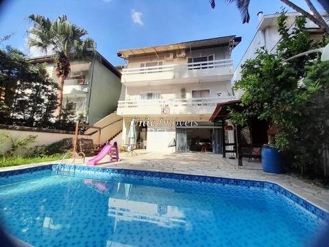 Casa à venda na Granja Viana, com 3 quartos (1 suíte), com 340 m², São Paulo II 