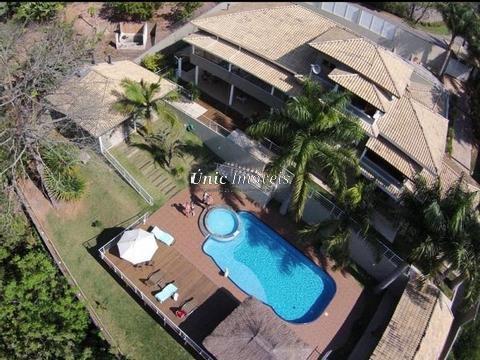 Casa à venda na Fazendinha Granja Viana com 5 suítes, apto de hóspedes e maravilhoso lazer! Privacidade total!