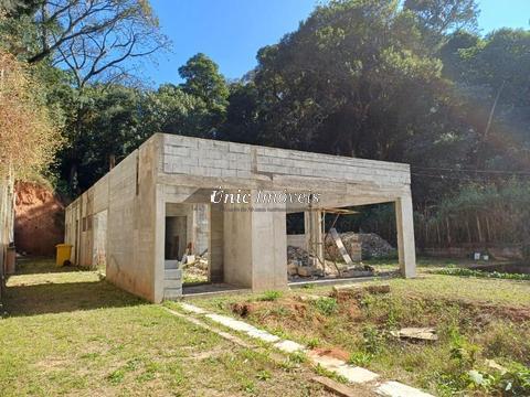 Oportunidade! Casa para término de construção à venda na Granja Viana, com 3 quartos (1 suíte), 208 m²