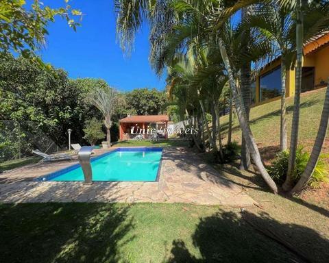  Casa térrea à venda com 350,00 m², 4 dormitórios (2 suítes), 6 vagas. Chácara Santa Lúcia, Granja Viana