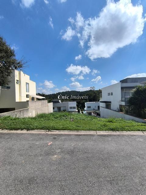 Terreno à venda em Carapicuíba, Granja Viana, com 501 m², Golf Village