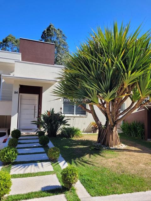 Casa à venda com 280,00 m², 3 dormitórios (1 suíte), 4 vagas. São Paulo II, Granja Viana